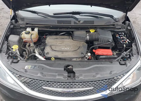 2017 Chrysler Pacifica Touring-L из США, поврежденный, VIN 2C4RC1BG8HR757017